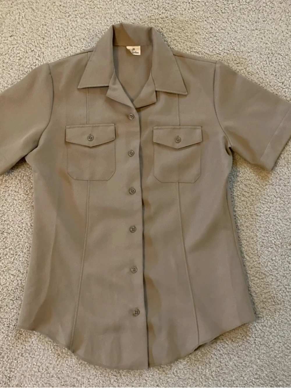 Short-Sleeve Button-Down Shirt in Taupe with Chest Pockets